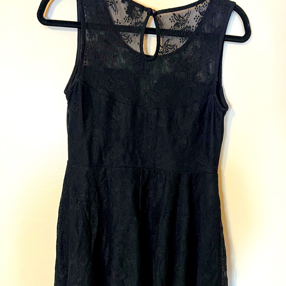 Black Soprano sleeveless lace dress size large with lace sweetheart top!